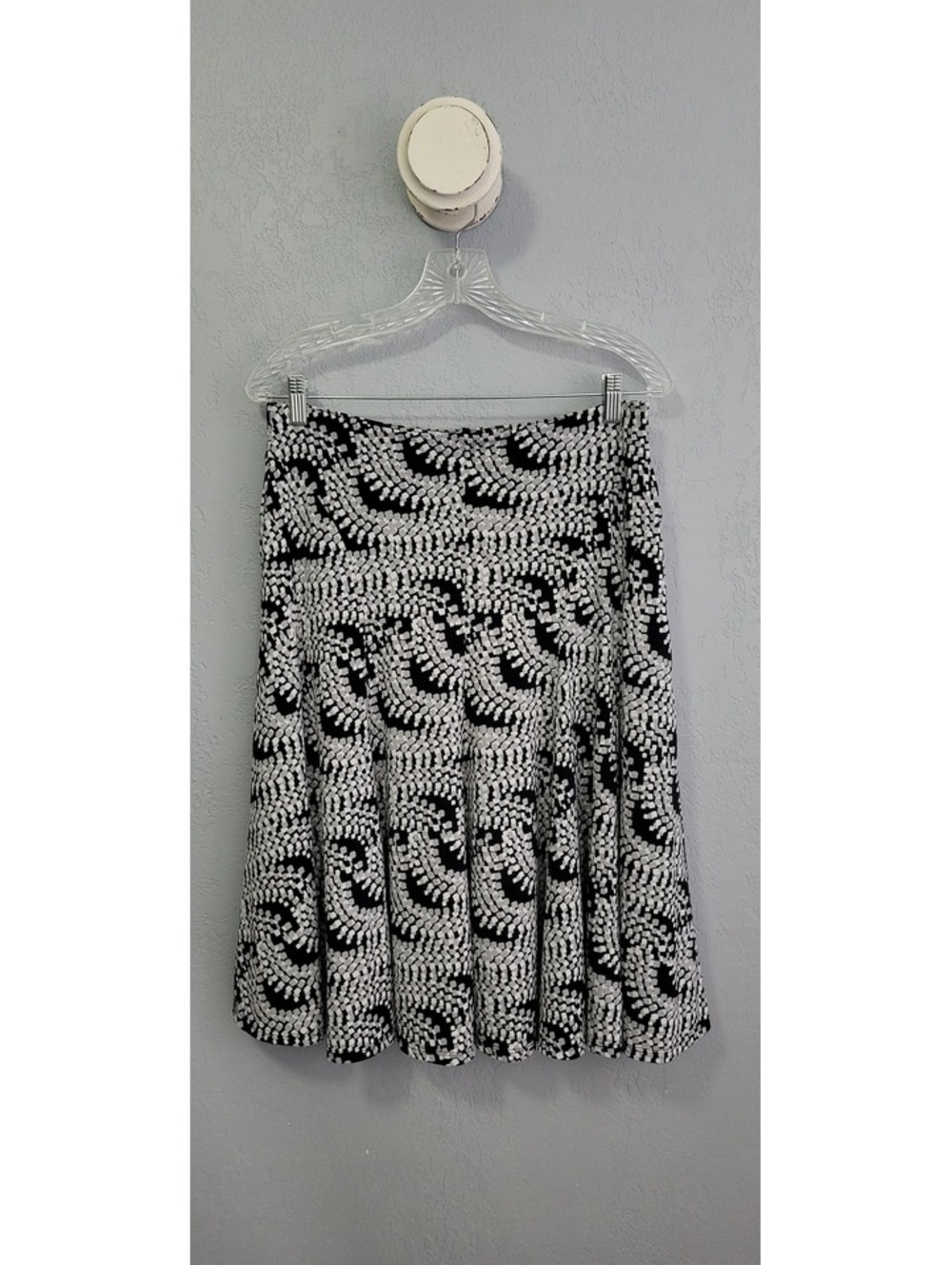 east 5th Black and White Patterned Skirt Medium